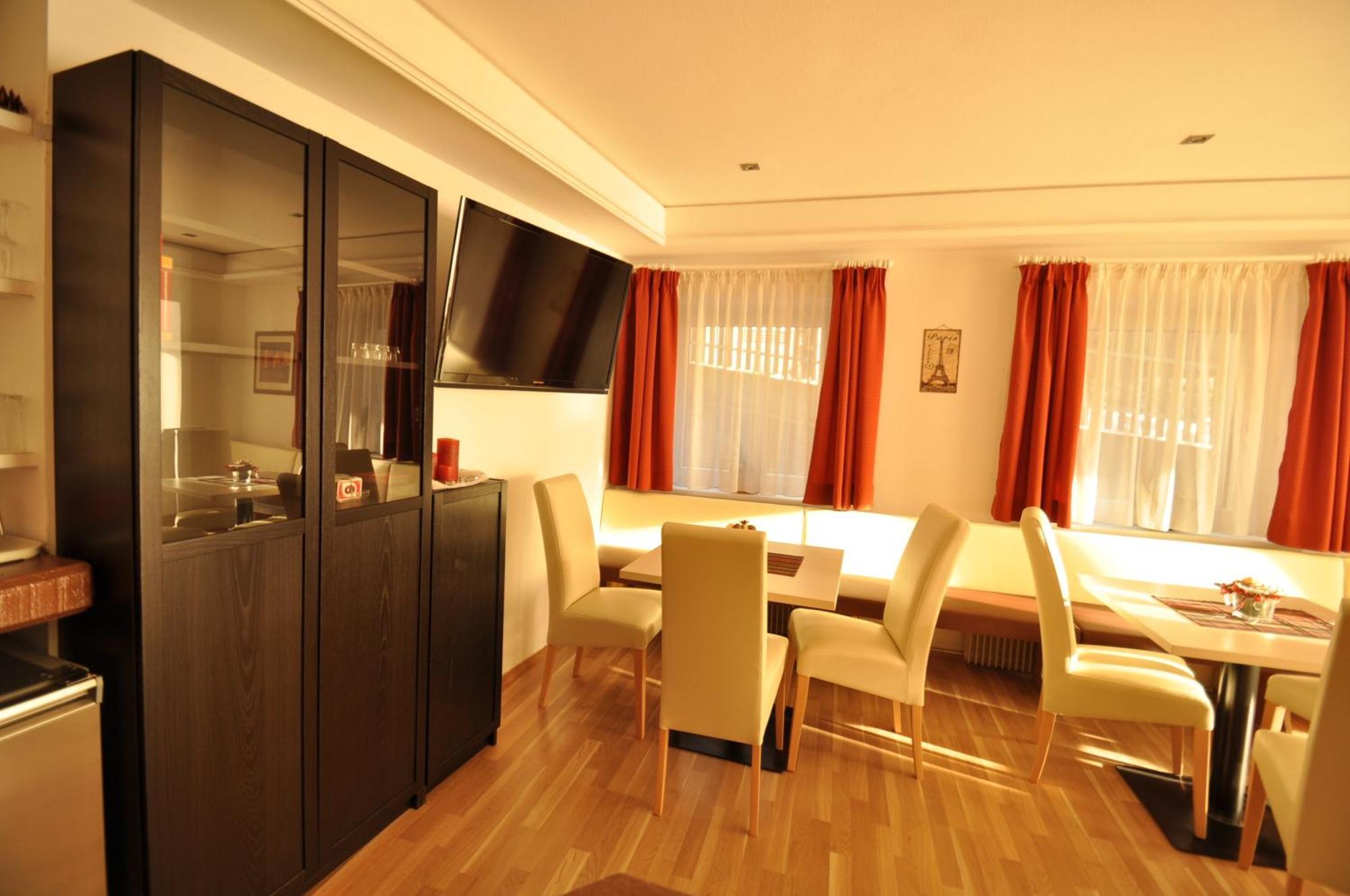Lapis Monti - Apartments & Suites Burgusio Exterior photo