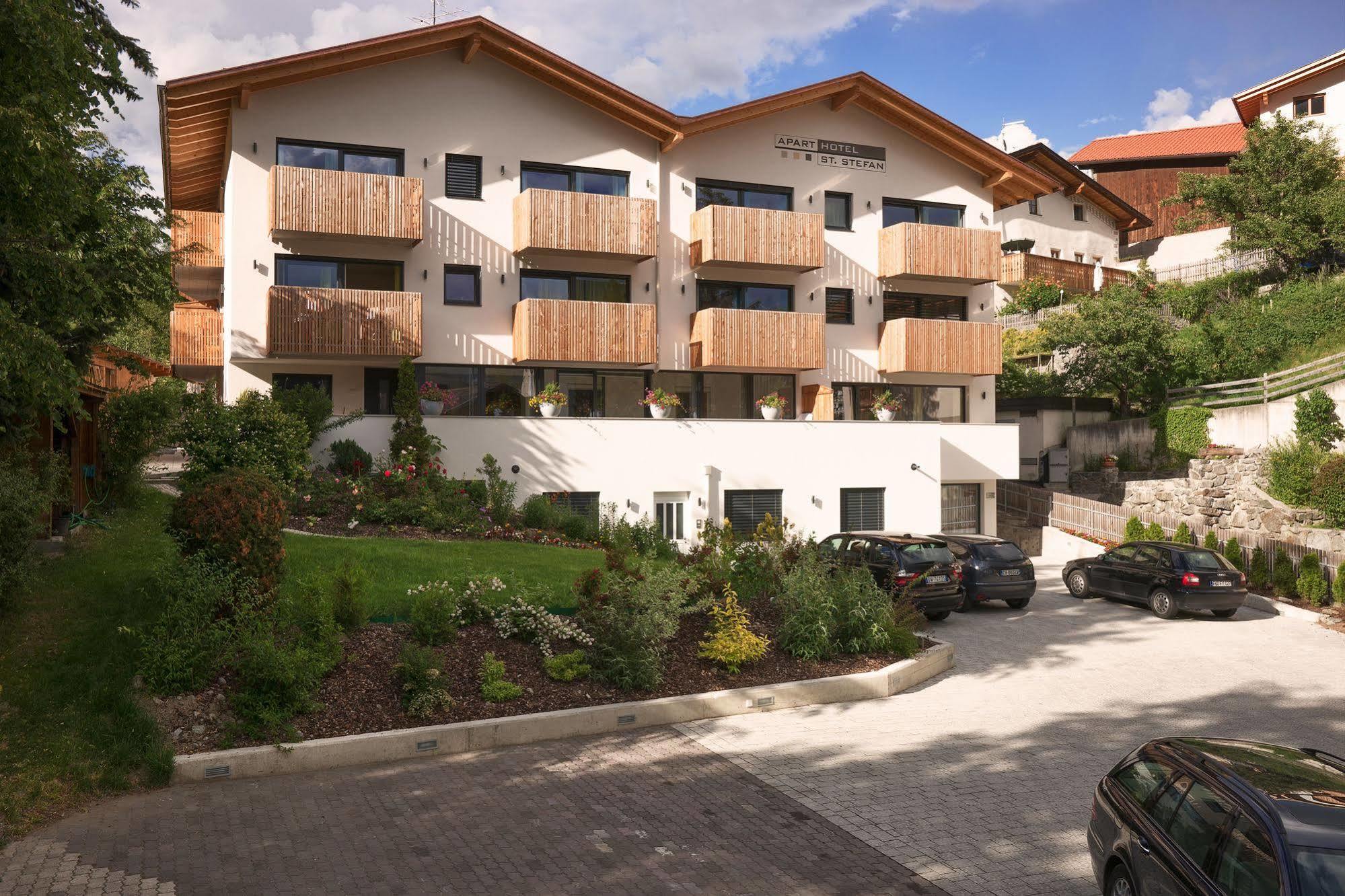 Lapis Monti - Apartments & Suites Burgusio Exterior photo